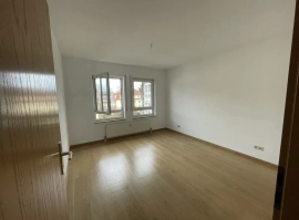 beautiful 3-room apartment with fitted kitchen and balcony