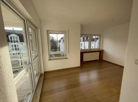 beautiful 3-room apartment with fitted kitchen and balcony
